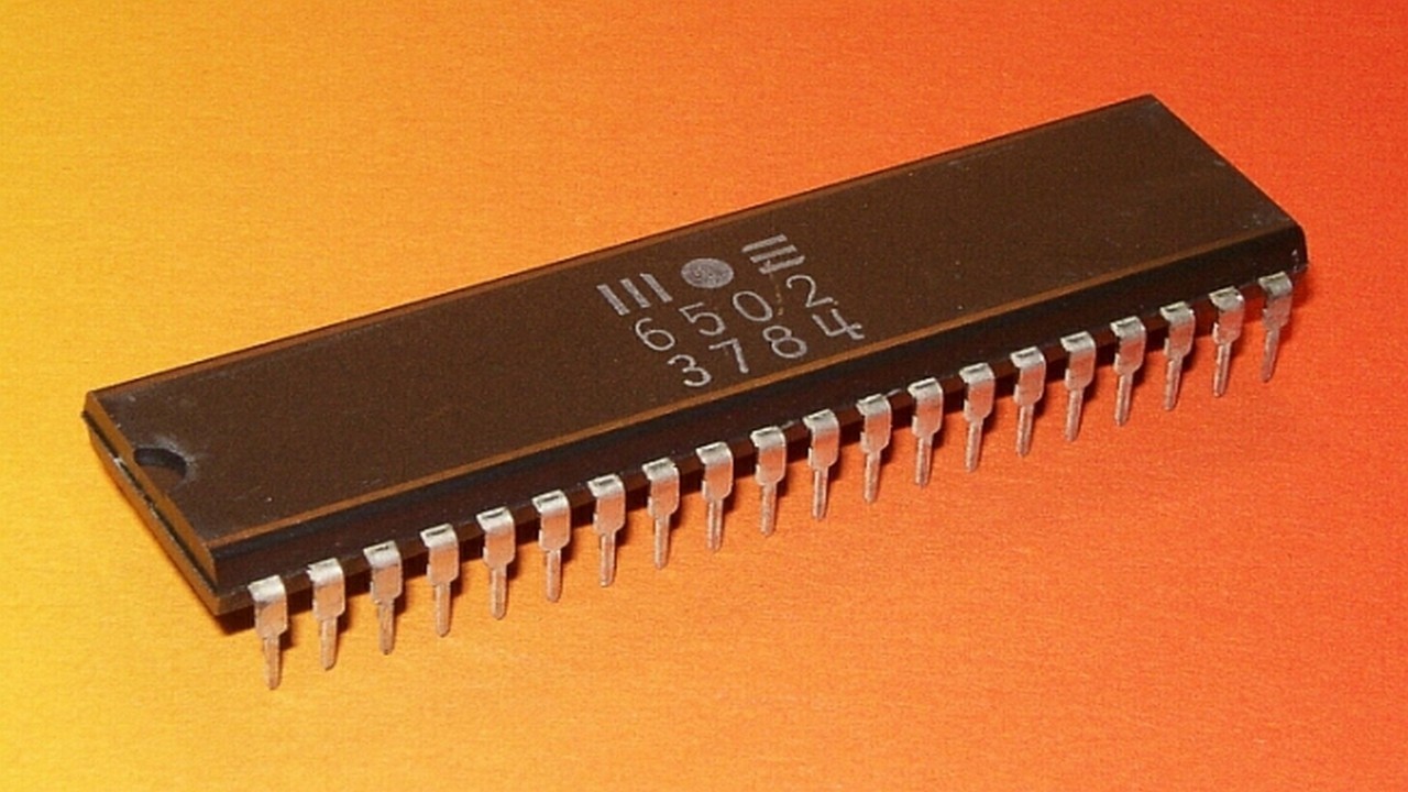 MOS 6502, el microprocesador de éxito que sobrevivió a una dema...