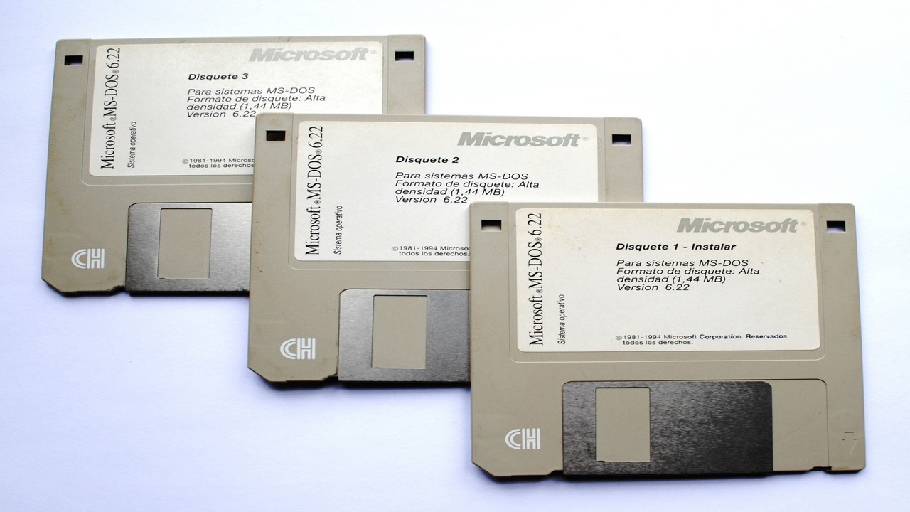 Recordando al MS-DOS 6.22 y Windows 3.11 en un ordenador 386 de 1992