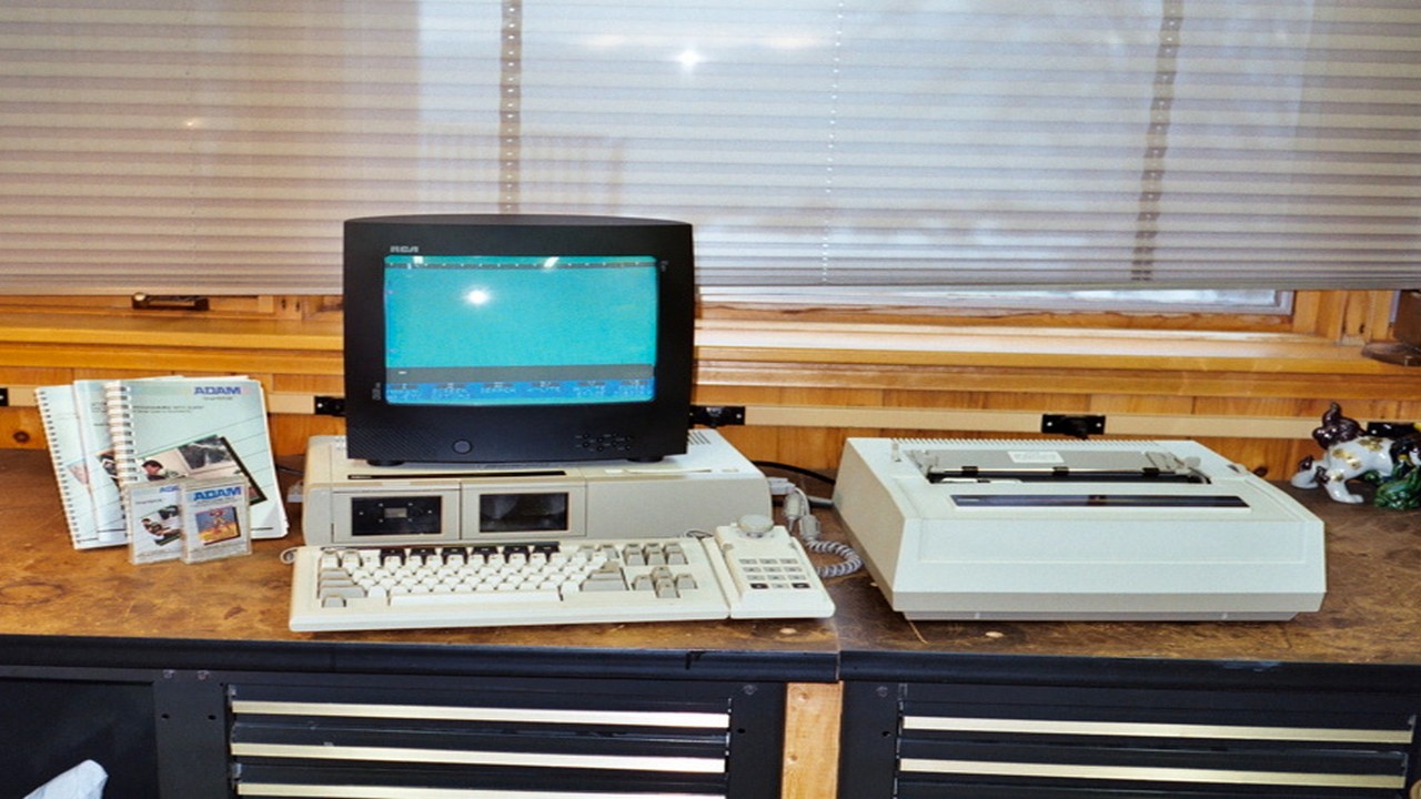 Así era el Coleco Adam, el ordenador que al encender podía borrar tus disquetes