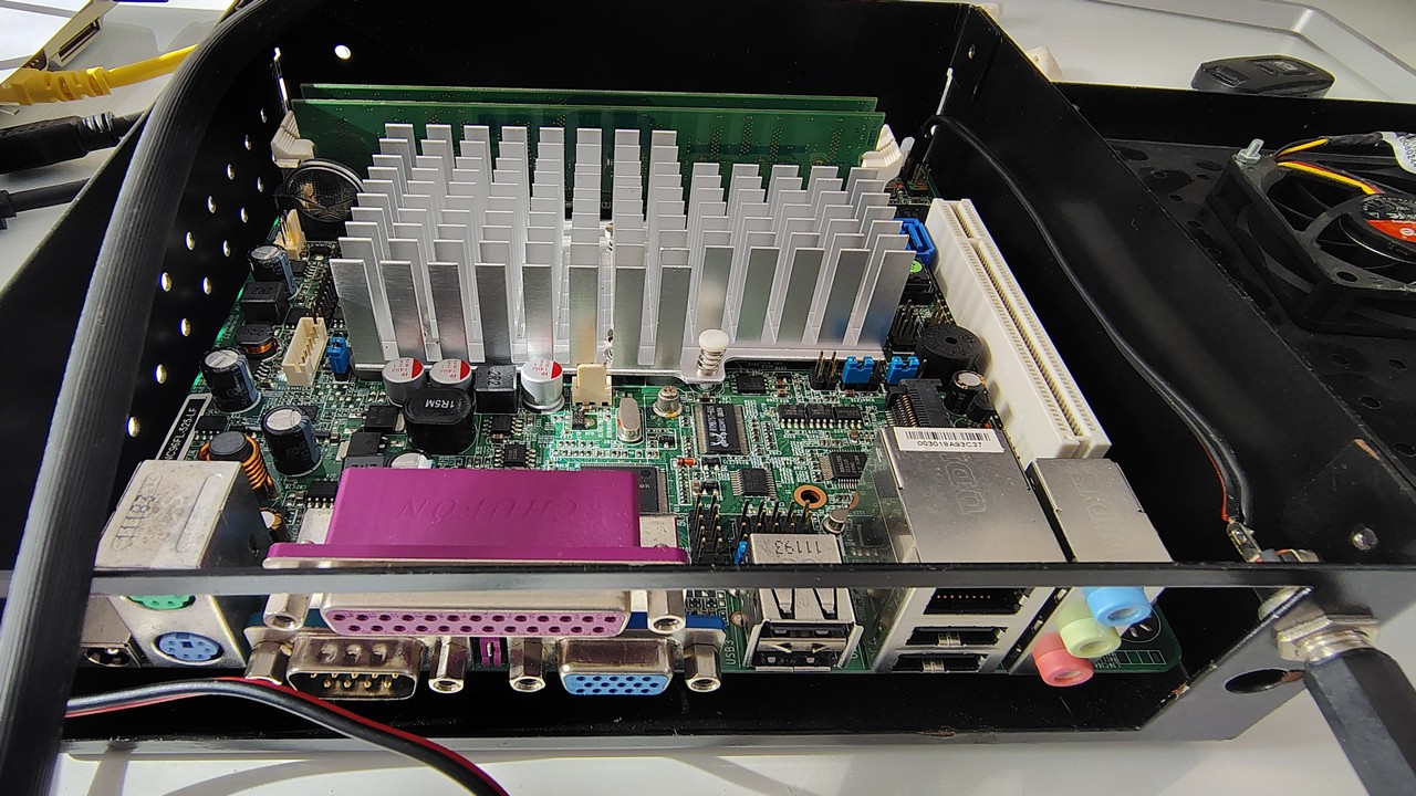 De chatarra a reliquia: reviviendo un ordenador industrial