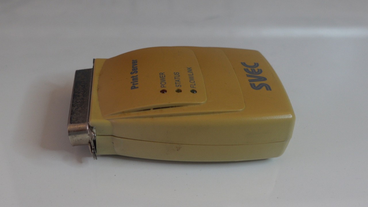 Este periférico de los 90 esconde un ordenador retro en su interior