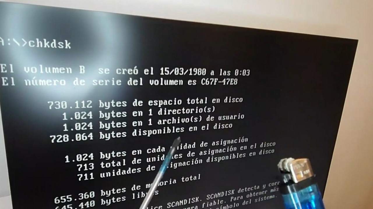 El truco de los 90: más espacio en el disquete con solo un mechero y un destornillador